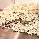 Popcorn aus Popcornmaschine
